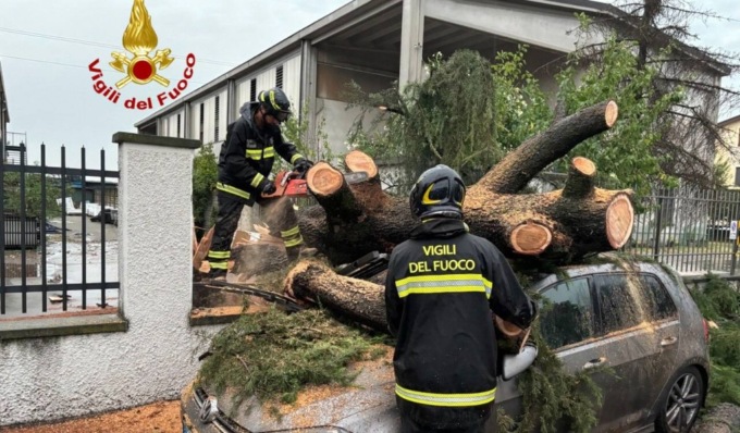 Violento temporale a Cremona: allagamenti e diversi alberi caduti