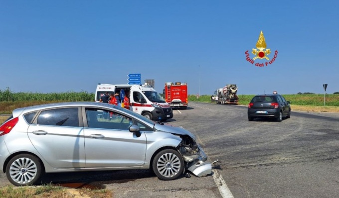 Schianto contro un mezzo pesante, soccorsi attivati per un 82enne
