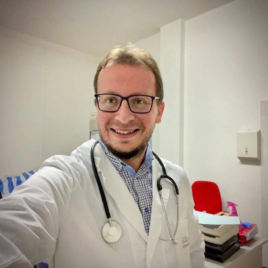 Il medico Luigi Vezzosi, originario di Bozzolo nel Mantovano e operante a Cremona (foto da Facebook)