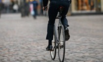 Ruba una bicicletta e si dà alla fuga, ma viene ripreso dalle telecamere