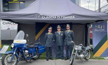 Campionato Mondiale Superbike, la Guardia di Finanza espone le moto d'epoca