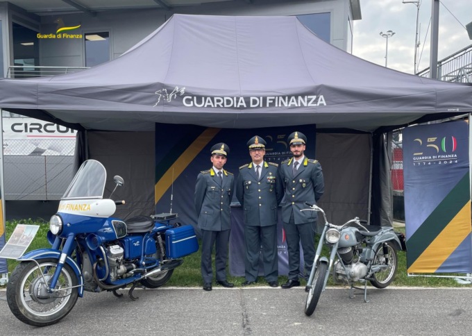 Campionato Mondiale Superbike, la Guardia di Finanza espone le moto d’epoca