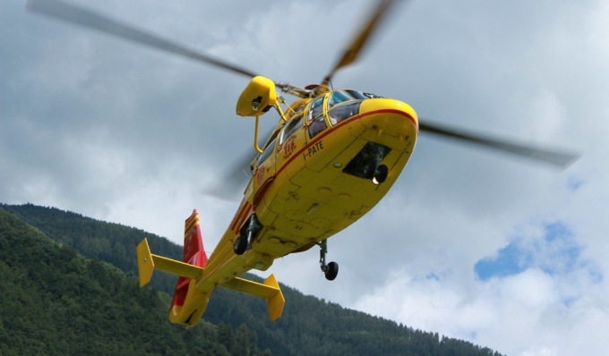 Precipita per 30 metri lungo un sentiero della Val di Fassa, escursionista cremonese 56enne recuperato con l’elicottero