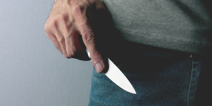Scatta la denuncia nel cremonese, beccato con un coltello di 17 centimetri