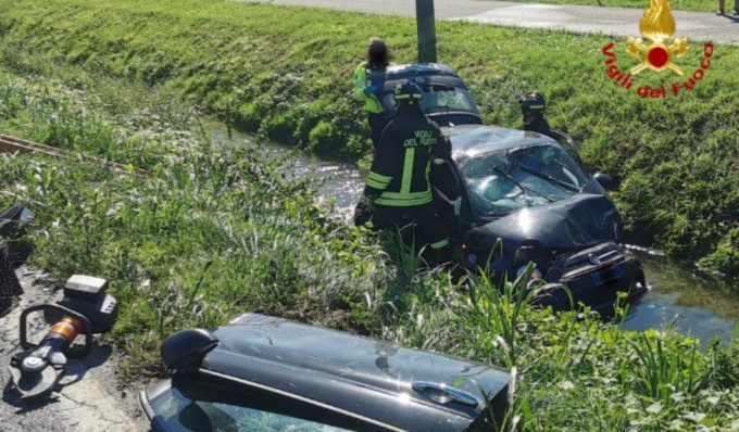 Scontro fra 5 auto sulla Sp2, tra i 9 feriti anche una bambina di 4 anni: intervenuto l’elisoccorso