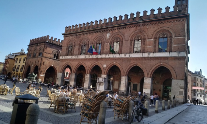 I locali del centro di Cremona contro i grandi eventi: “Niente plateatici e meno guadagni, noi costretti a lasciare a casa i dipendenti”