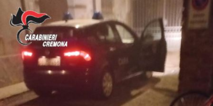 Dopo il furto nel mantovano, sfonda la vetrata della farmacia e tenta di scappare: fermato 31enne
