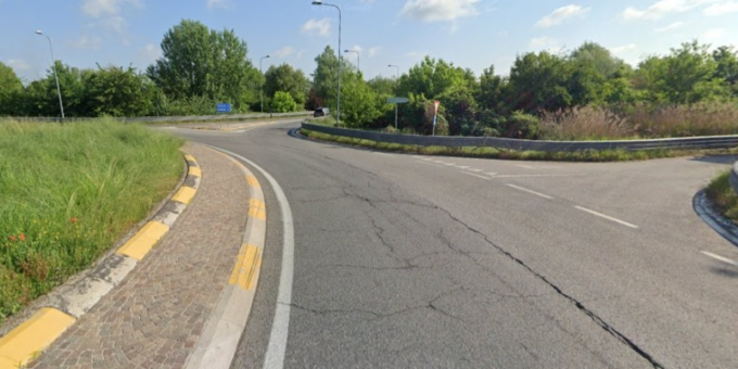 L’auto finisce nei campi dopo l’inseguimento di quasi 15 chilometri nel cremonese