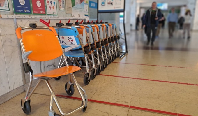 Nuove carrozzine, all’ospedale di Cremona migliora l’accessibilità per pazienti e visitatori