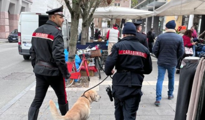 Controlli nelle scuole e in centro città, in azione anche l’unità cinofila “Grom”