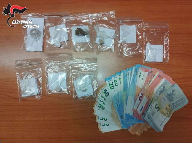 Spaccio di sostanze nel boschetto, scatta l’arresto e la denuncia per i 3 responsabili