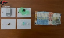 Trovato con diverse dosi di cocaina e denaro contante, denunciato pusher 30enne