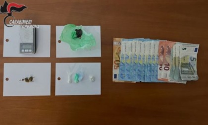 Trovato con diverse dosi di cocaina e denaro contante, denunciato pusher 30enne