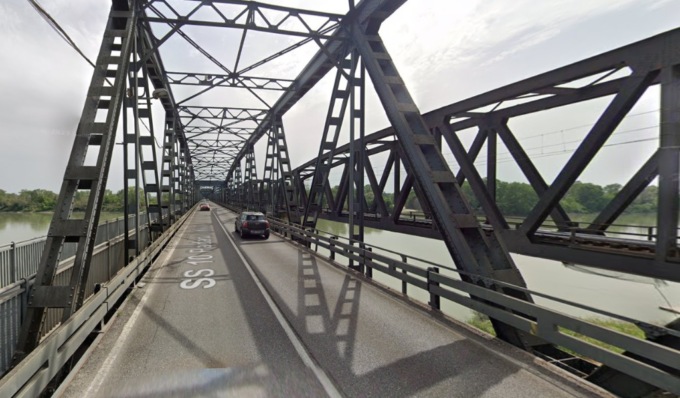 Indagini diagnostiche sul ponte di Po, senso unico alternato dal 2 al 4 dicembre 2024