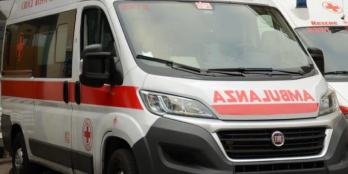 Muore in ospedale il ciclista 44enne investito sull’Asolana