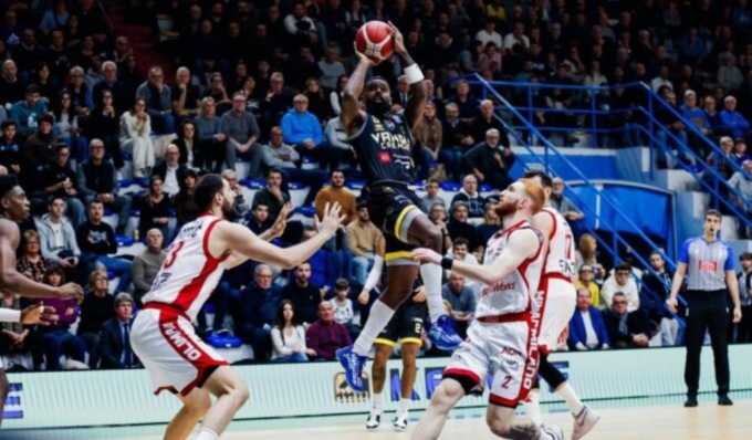 Al PalaRadi la Vanoli Cremona cede all’Armani Milano 83-95