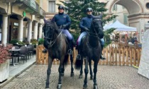 Controlli a Crema per le festività natalizie, in centro arriva una pattuglia a cavallo