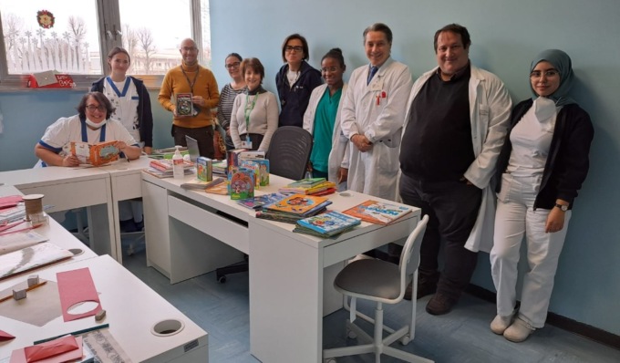 Un gesto di solidarietà per i piccoli pazienti, 380 libri donati ai reparti pediatrici dell’Ospedale di Cremona