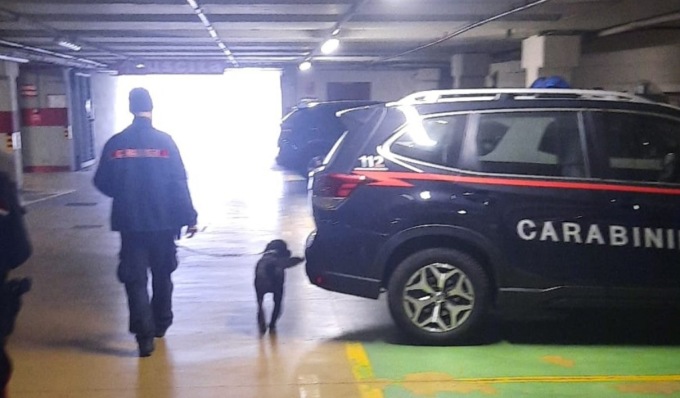 Controlli nelle scuole superiori e in città contro lo spaccio, in campo anche l’unità cinofila “Gina”