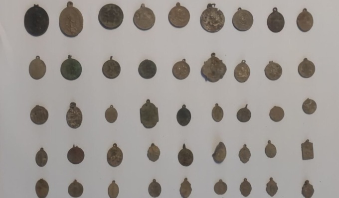 Armato di metal detector effettua ricerche archeologiche (non autorizzate) nei campi