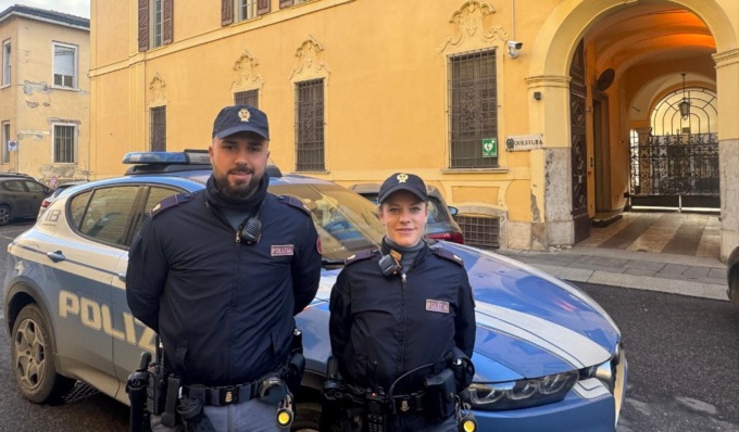 Due agenti della Polizia salvano la vita a un 50enne colto da arresto cardiaco