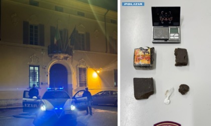 Hashish nel marsupio e in casa, spacciatore 23enne arrestato