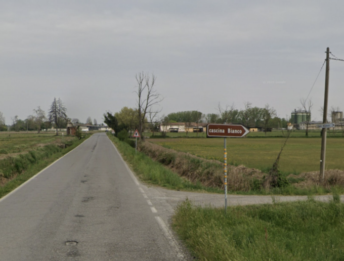 Esce di strada e si ribalta con l’auto a Rivolta d’Adda, 20enne ferito