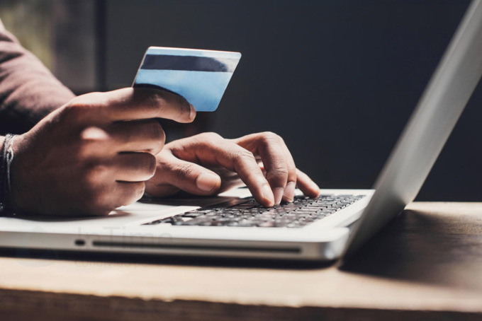 Compra un ciclomotore online ma è una truffa, 58enne e 19enne denunciati