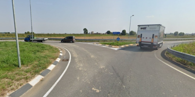Finisce fuori strada e si ribalta più volte, soccorso conducente 29enne
