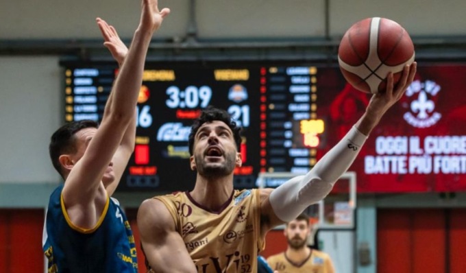 Grande vittoria della Juvi Ferrarini che al PalaRadi supera Vigevano 92-73