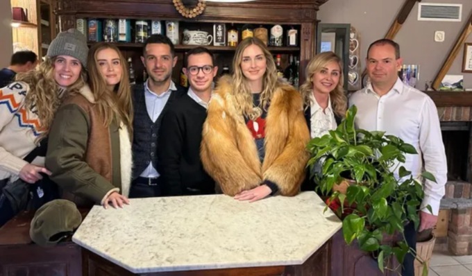 Chiara Ferragni, le sorelle e la mamma sul Lago di Como per un pranzo “glamour”