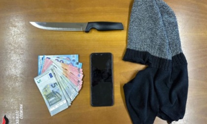 Armato di coltello rapina negozio a Crema e fugge con un bottino di 400 euro