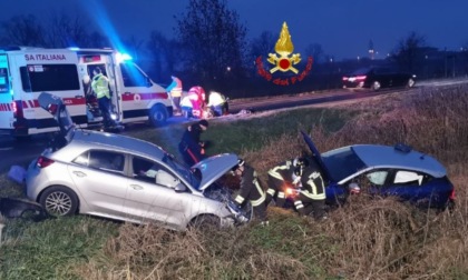 Scontro tra due auto sulla Provinciale: quattro feriti, uno in ospedale in elisoccorso