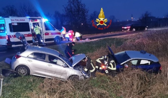 Scontro tra due auto sulla Provinciale: quattro feriti, uno in ospedale in elisoccorso