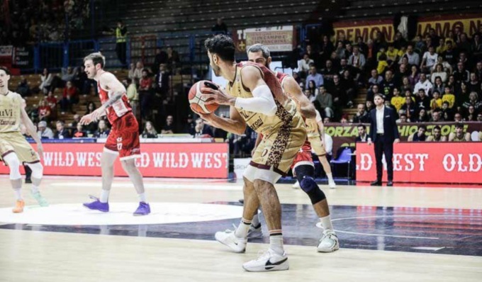 Sconfitta casalinga per la Juvi Ferraroni, al PalaRadi passa Rimini 87-70