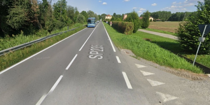 Ciclista investito da un furgone, 24enne in ospedale in elisoccorso