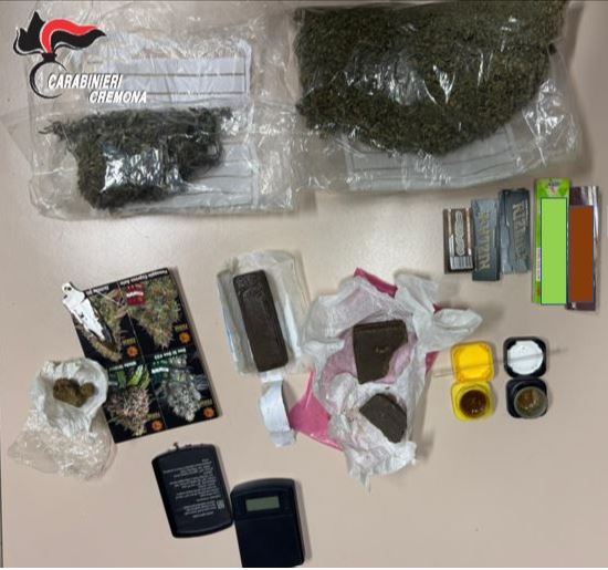 Arrestato per spaccio, nascondeva 100 grammi di marijuana e 112 grammi di hashish