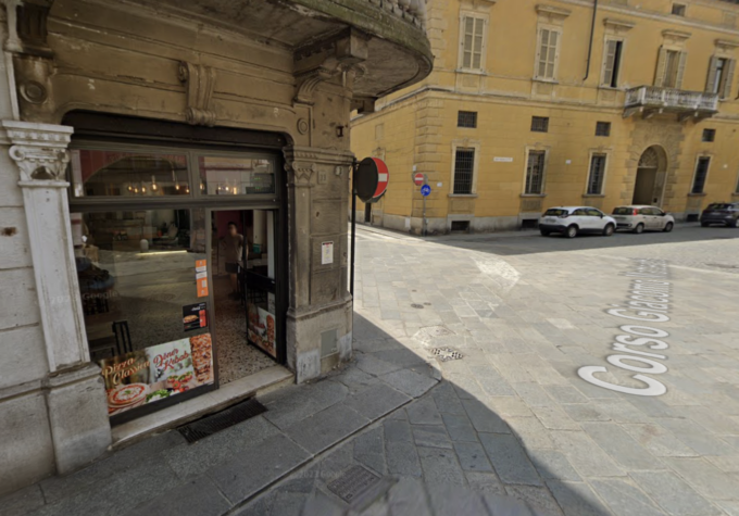 Aggressione davanti a un kebab di Cremona, 20enne colpito con una spranga