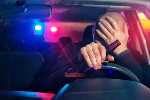 Automobilista con un tasso alcolemico cinque volte oltre il limite, scatta la denuncia