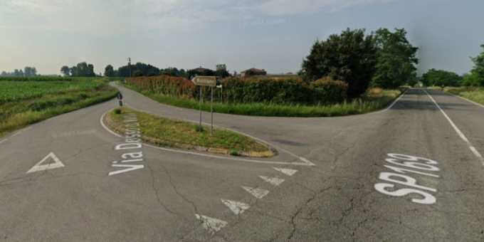 La mancata precedenza e lo scontro tra auto e furgone, due uomini feriti