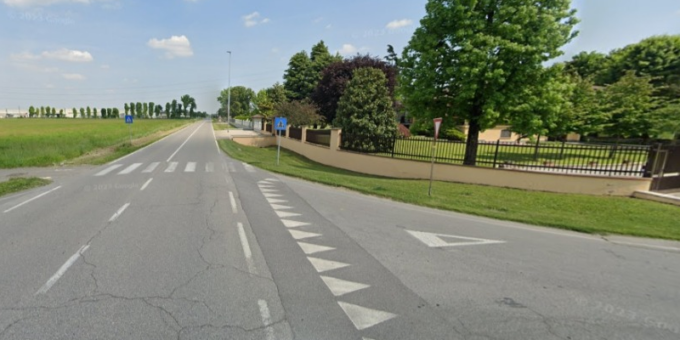 Violento scontro fra due auto all’incrocio, soccorso anche un bambino di 2 anni