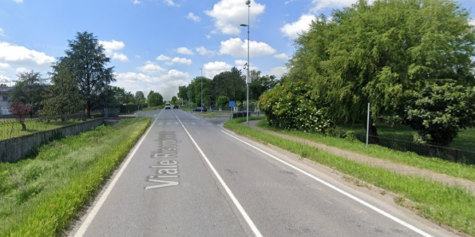 Due auto si scontrano all’incrocio, 26enne rimane incastrata fra le lamiere