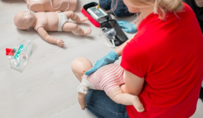 Pediatri in piazza a Crema per dimostrazioni pratiche di disostruzione delle vie aeree