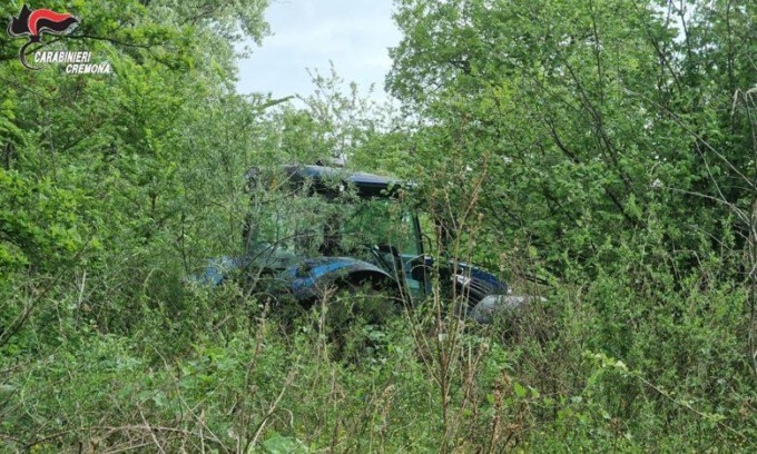 Rubano trattore da 150mila euro in azienda agricola, ritrovato nella boscaglia