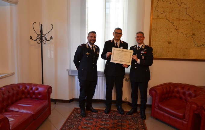 Il Luogotenente Paolo Fiori riceve la Medaglia Mauriziana al merito
