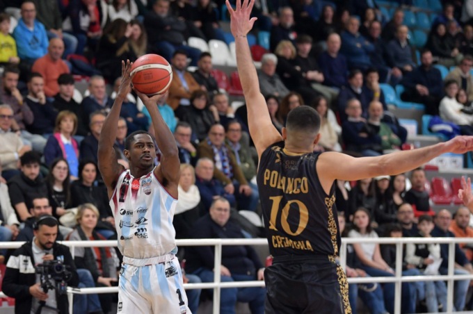 Alla Juvi Ferraroni sfuma il colpo grosso nel finale, a Rieti finisce 69-67