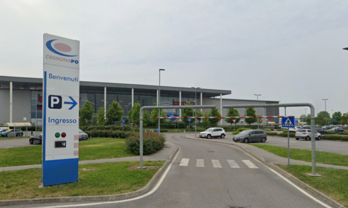 Ruba lamette da barba nel supermercato del CremonaPo, 21enne colta in flagrante