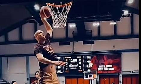 La Juvi Ferraroni cade al PalaRadi 90-101 contro Avellino e affronta i play-out per la salvezza