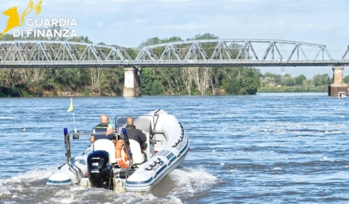 Natante in avaria sul fiume Po, diportista salvato dalla Guardia di Finanza