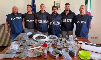 Maxi sequestro di droga: 19 chili tra cocaina, hashish e marijuana nascosti in camera e salotto